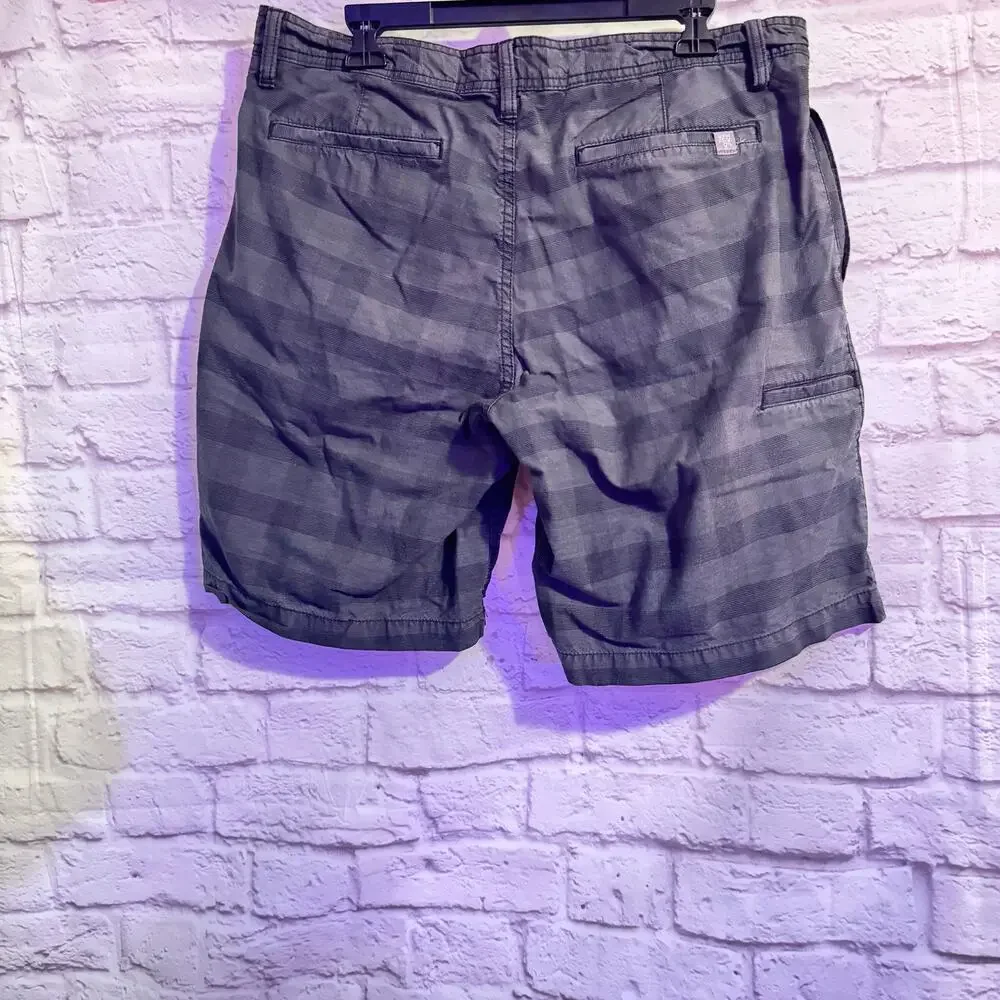 The North Face Black and Gray Shorts Men’s 36